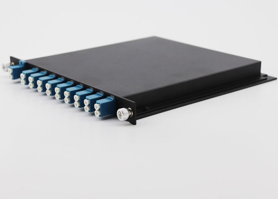 UPG 최대 IL 2.5dB 1U 수동적인 Cwdm 다중화기 선반 산 8는 20nm 채널 간격에 수로를 열습니다 협력 업체